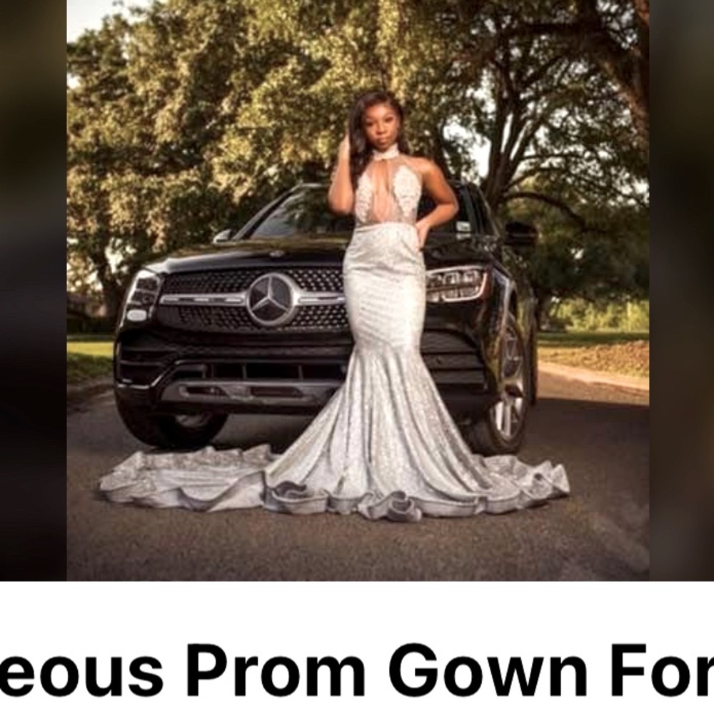 Gorgeous Prom Gown for sale, size 2,